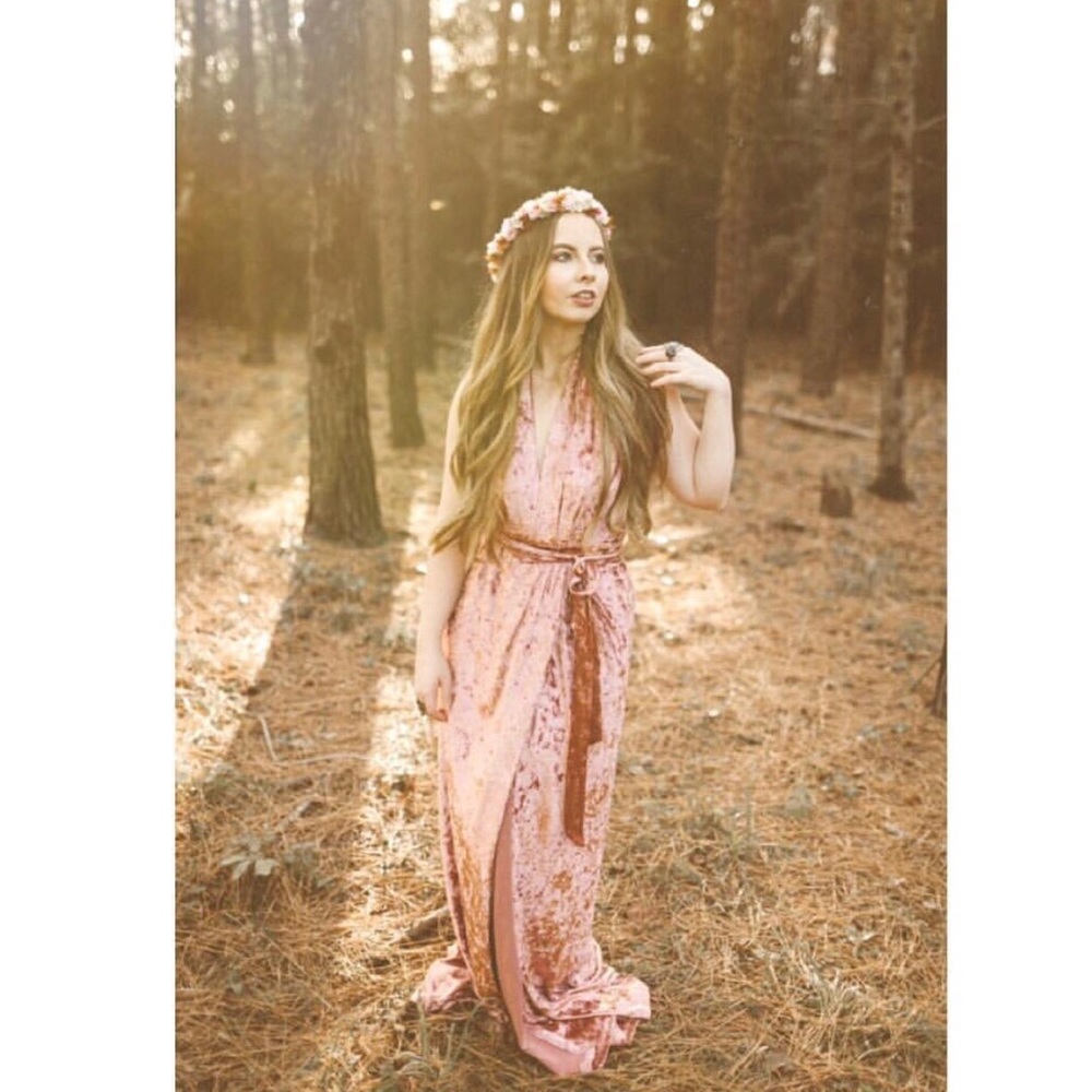 ✨Beautiful Velvet Maxi Gown with Slit!!✨